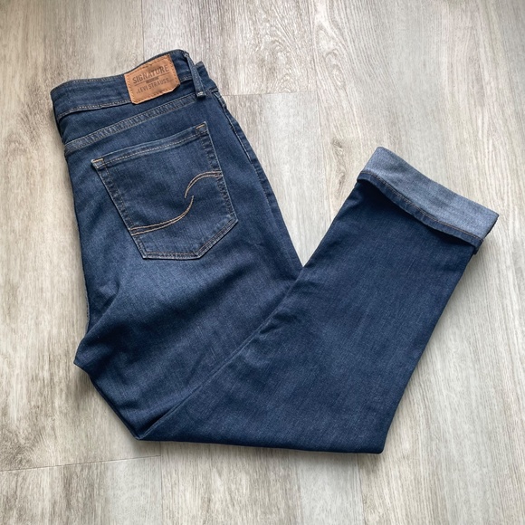 Levi Strauss & Co. Mid-Rise Slim Fit Capris | Size: 6 - Picture 11 of 12